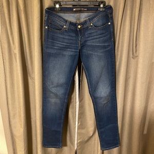 Levi Demi Curve Low-rise Skinny size 11/30